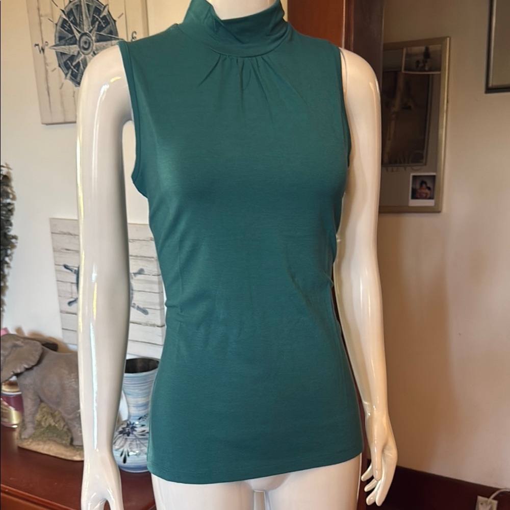 NWT northern reflections size small Teal Sleeveless Women's Top